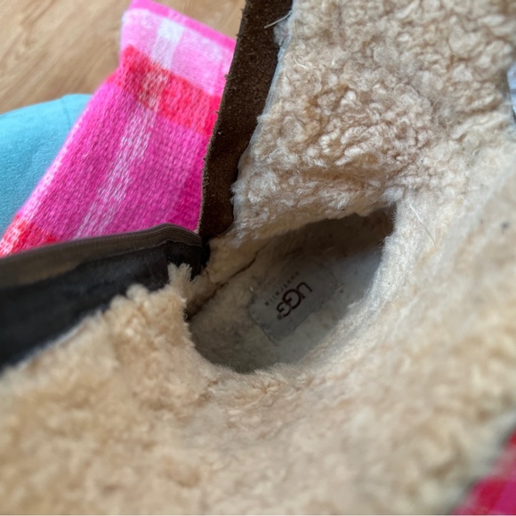 UGG Lined Sherpa Leather Boots - Picture 9 of 12